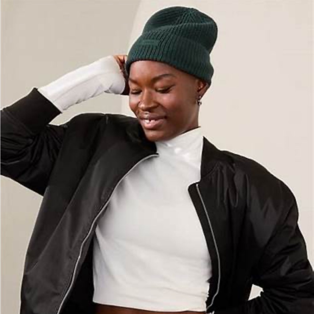 NWT Athleta Cozy Hour Beanie Dark Green